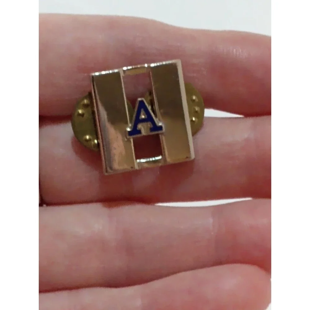 Vintage Coast Guard Auxiliary Flotilla Commander Badge Pin ~ 3/4 inch